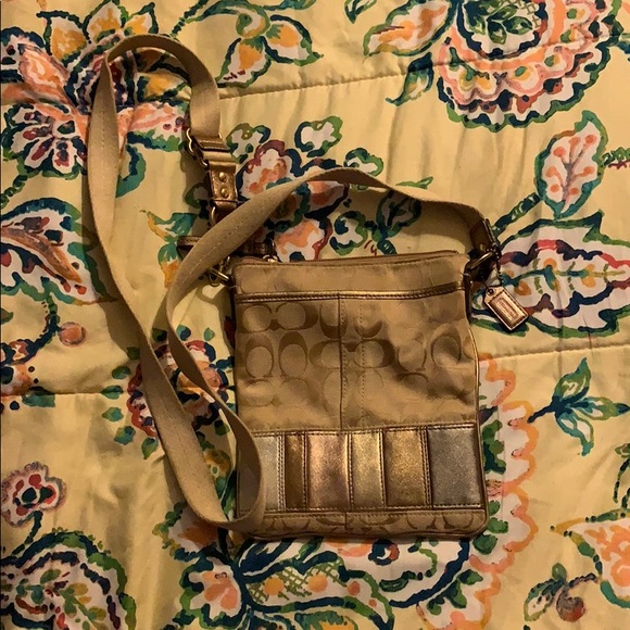 Authentic Coach crossbody - Picture 1 of 1